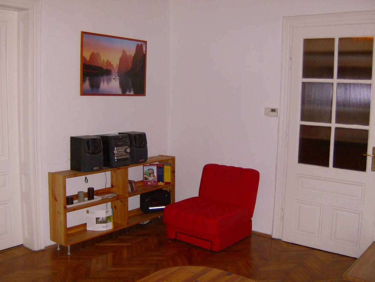 Csapd le Csacsi Vendégház Pécs Exterior foto
